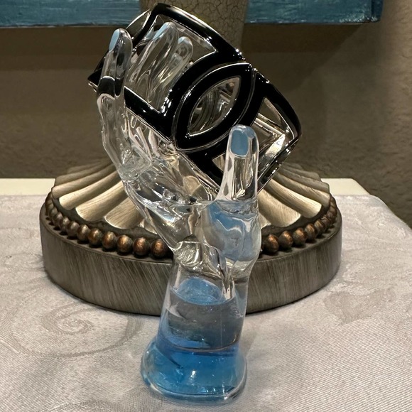 Jet Black Enamel Inlay & Silver Tone Stretch Bracelet - Picture 7 of 11